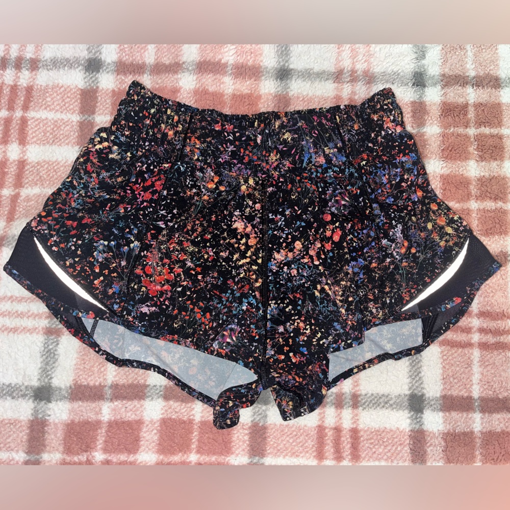Lululemon size 4 hotty hot shorts